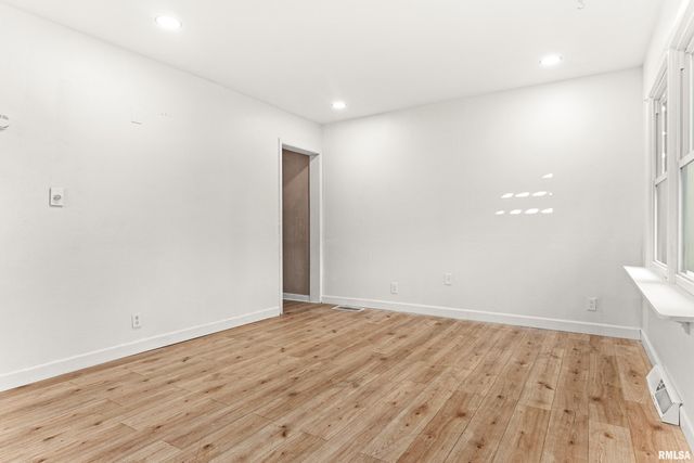 1328 N BROADWAY Street, Peoria, IL 61606