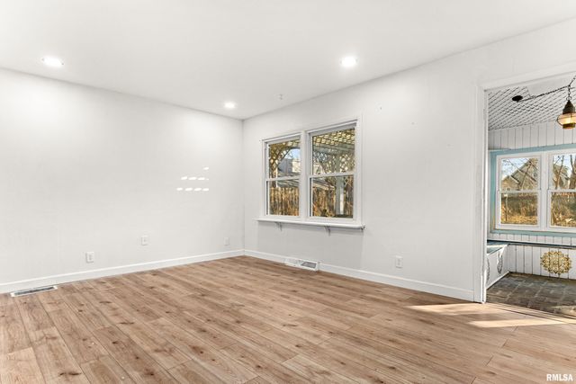 1328 N BROADWAY Street, Peoria, IL 61606