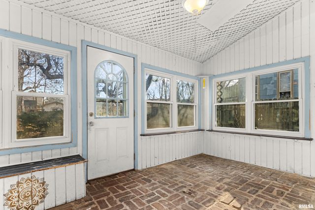 1328 N BROADWAY Street, Peoria, IL 61606