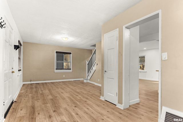 1328 N BROADWAY Street, Peoria, IL 61606