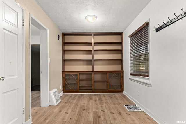 1328 N BROADWAY Street, Peoria, IL 61606