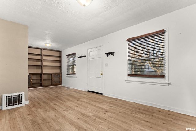 1328 N BROADWAY Street, Peoria, IL 61606