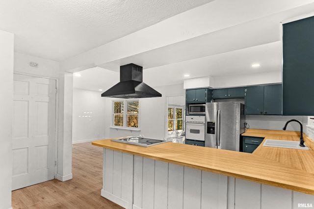 1328 N BROADWAY Street, Peoria, IL 61606