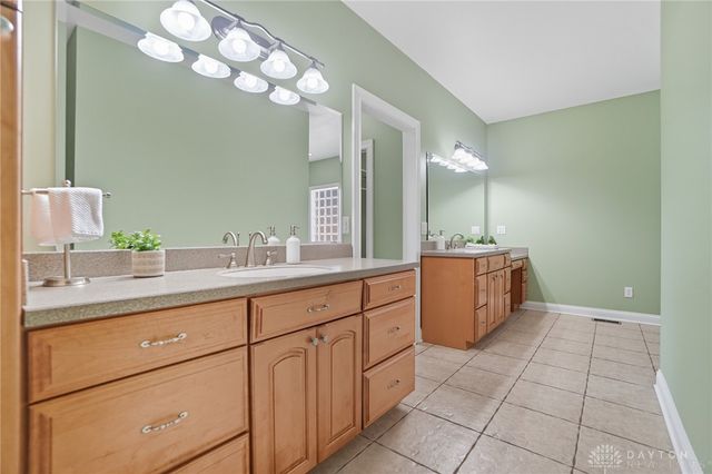 454 Skyland Drive, Beavercreek Twp, OH 45305