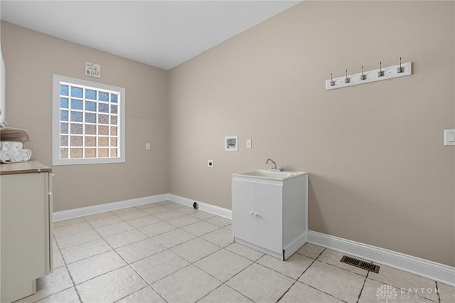 454 Skyland Drive, Beavercreek Twp, OH 45305