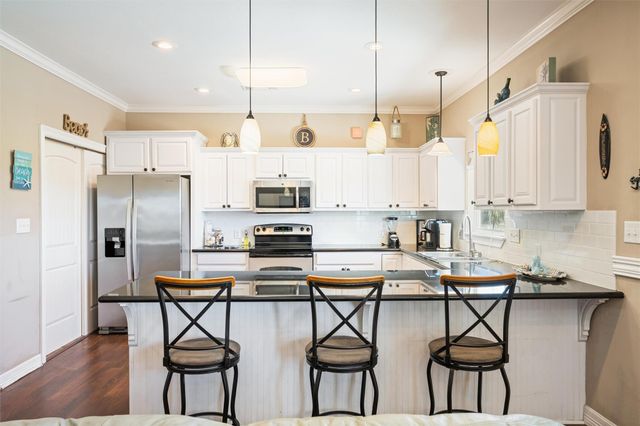 933 Westview, Crystal Beach, TX 77650