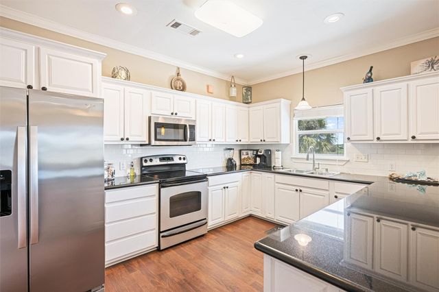 933 Westview, Crystal Beach, TX 77650