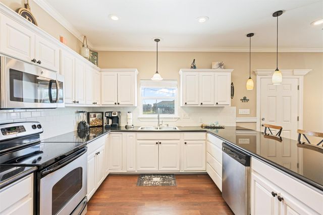 933 Westview, Crystal Beach, TX 77650