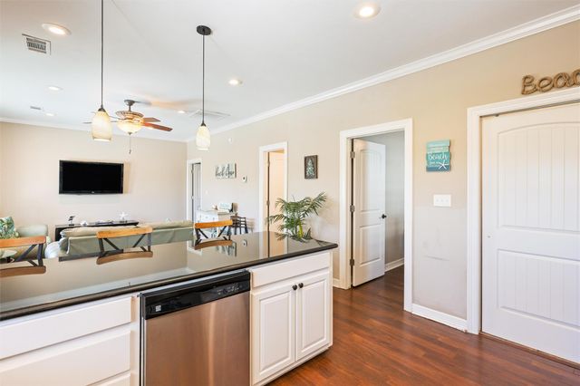 933 Westview, Crystal Beach, TX 77650