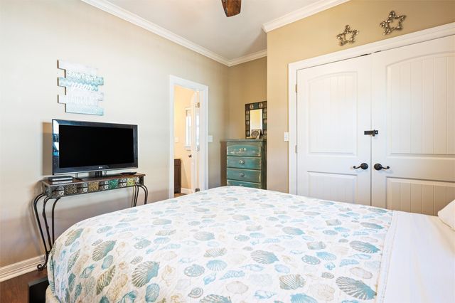 933 Westview, Crystal Beach, TX 77650