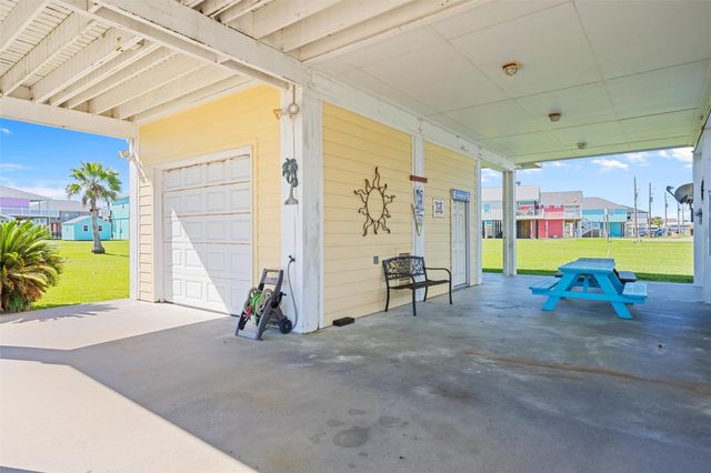 933 Westview, Crystal Beach, TX 77650