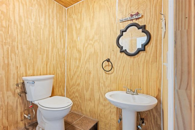 933 Westview, Crystal Beach, TX 77650