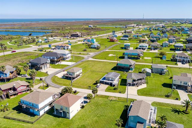 933 Westview, Crystal Beach, TX 77650