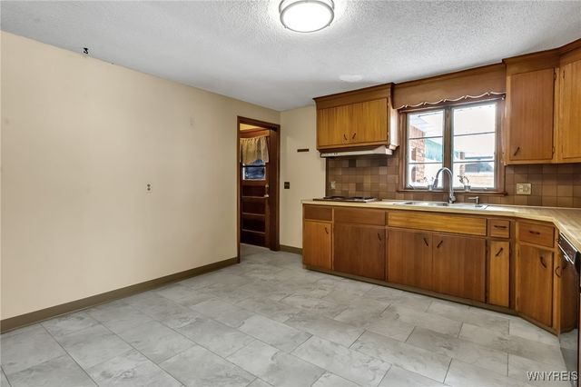 89 Woodlane Drive, West Seneca, NY 14224