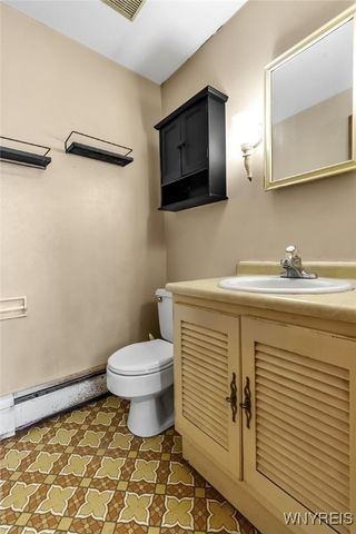 89 Woodlane Drive, West Seneca, NY 14224