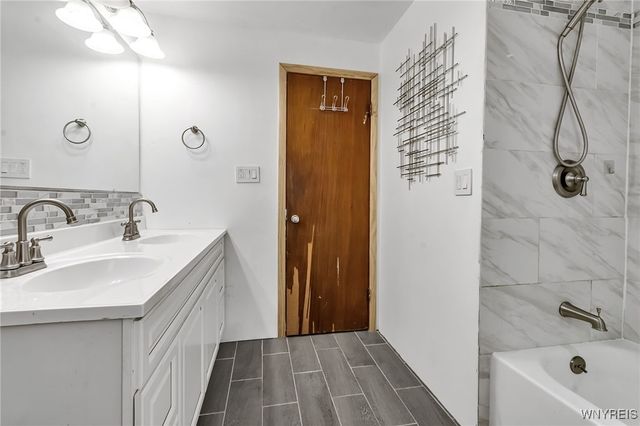 89 Woodlane Drive, West Seneca, NY 14224