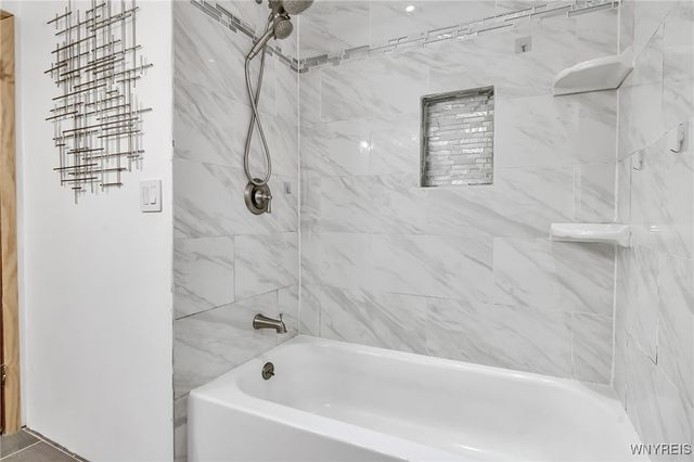 89 Woodlane Drive, West Seneca, NY 14224