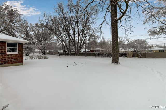 89 Woodlane Drive, West Seneca, NY 14224