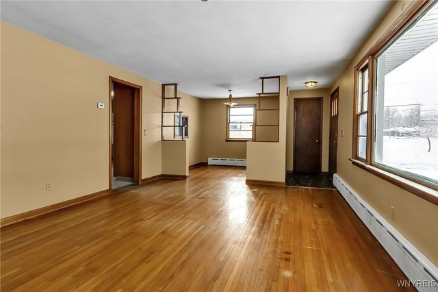 89 Woodlane Drive, West Seneca, NY 14224