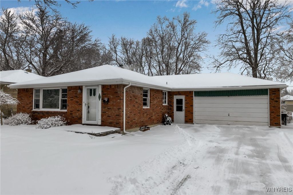 89 Woodlane Drive, West Seneca, NY 14224