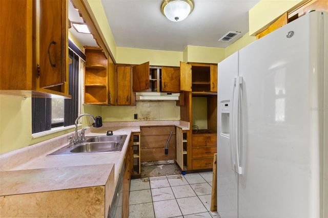 2608 E YUKON STREET, Tampa, FL 33604