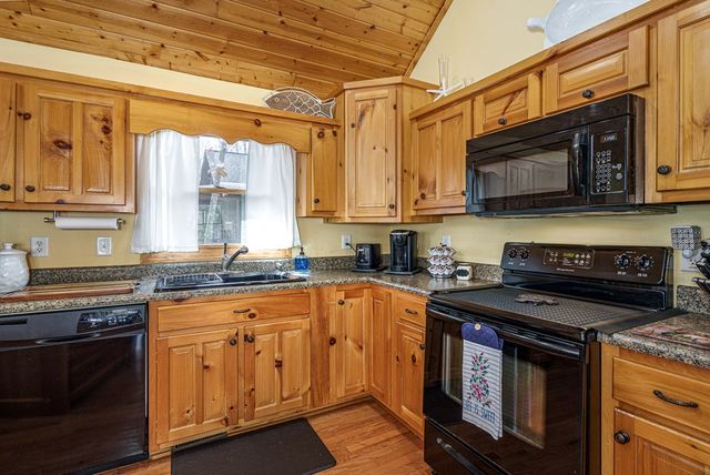 198 Dew Drop Lane, Murphy, NC 28905