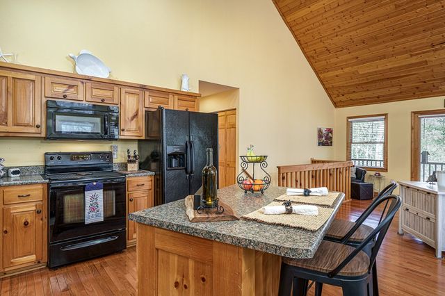 198 Dew Drop Lane, Murphy, NC 28905