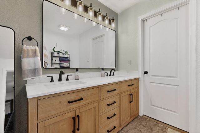 3428 Crimson Rose Lane SW, Albuquerque, NM 87121