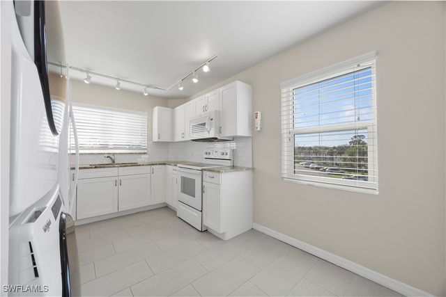 4372 27th CT SW 301, Naples, FL 34116