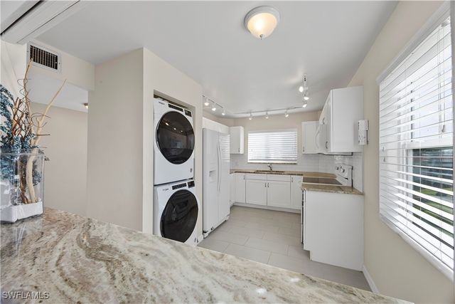 4372 27th CT SW 301, Naples, FL 34116