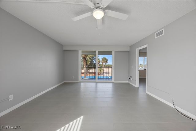 4372 27th CT SW 301, Naples, FL 34116