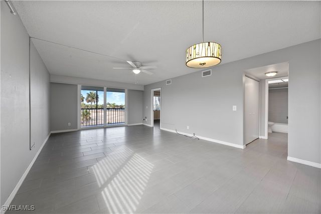 4372 27th CT SW 301, Naples, FL 34116