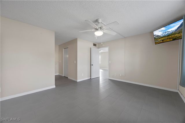 4372 27th CT SW 301, Naples, FL 34116