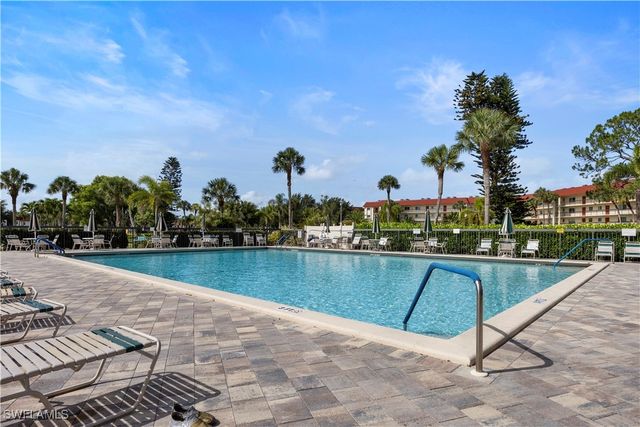 4372 27th CT SW 301, Naples, FL 34116