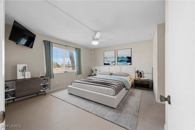 4372 27th CT SW 301, Naples, FL 34116