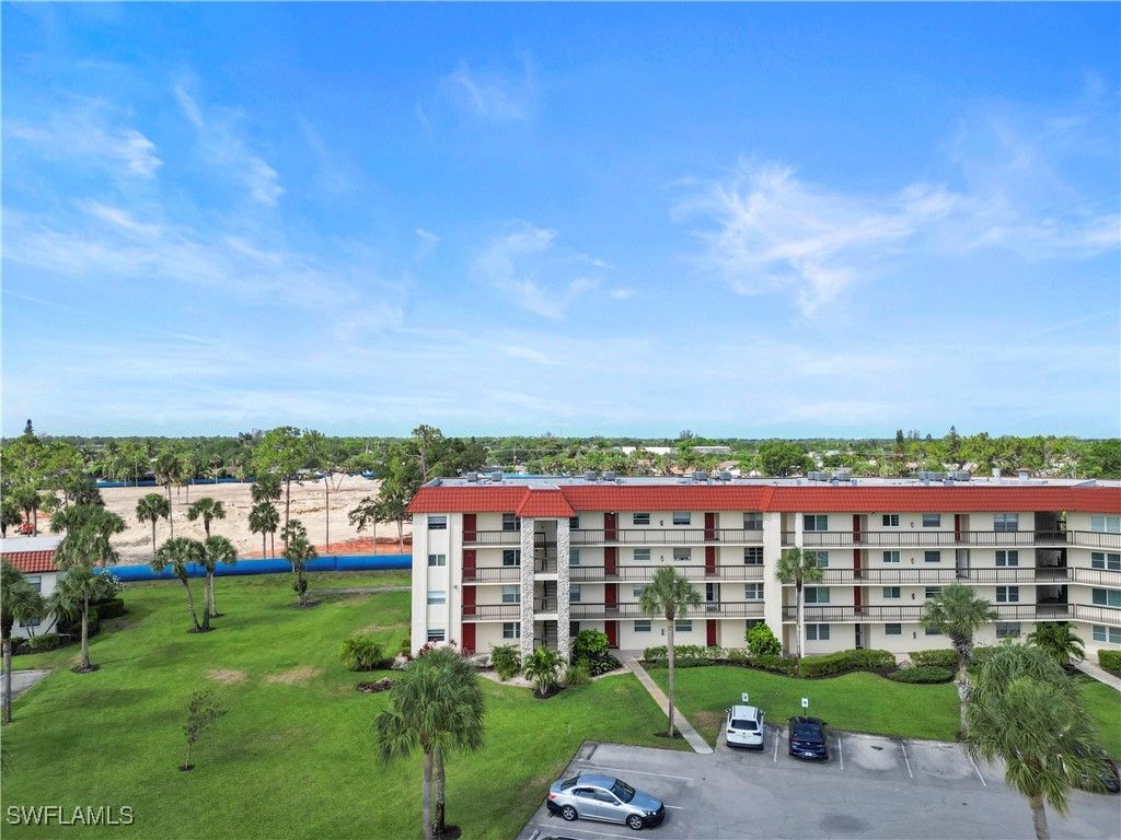 4372 27th CT SW 301, Naples, FL 34116