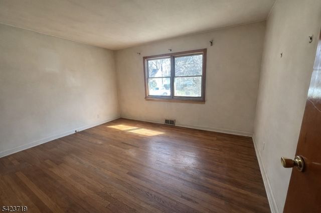 24 Willow St, Bergenfield Boro, NJ 07621