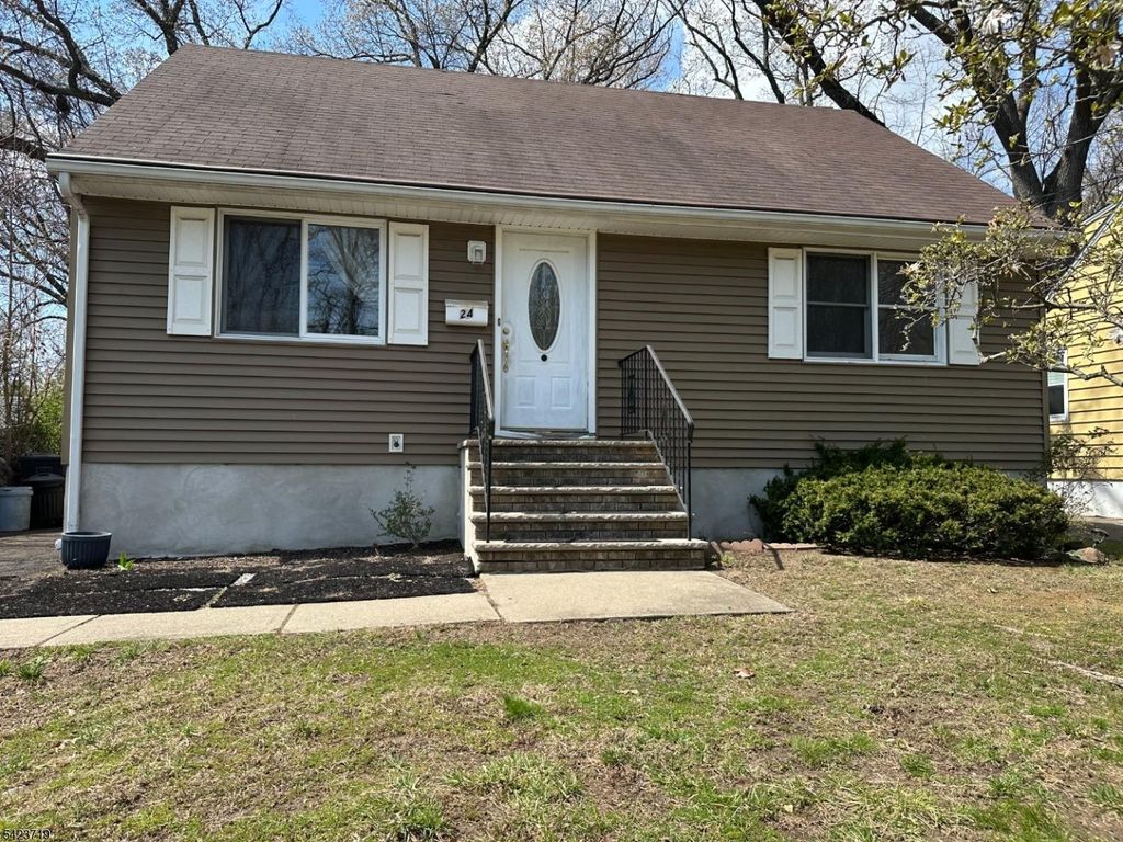 24 Willow St, Bergenfield Boro, NJ 07621