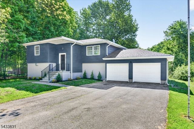 62 Barry Dr, Vernon Twp., NJ 07422