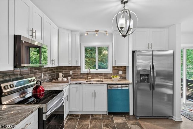 62 Barry Dr, Vernon Twp., NJ 07422