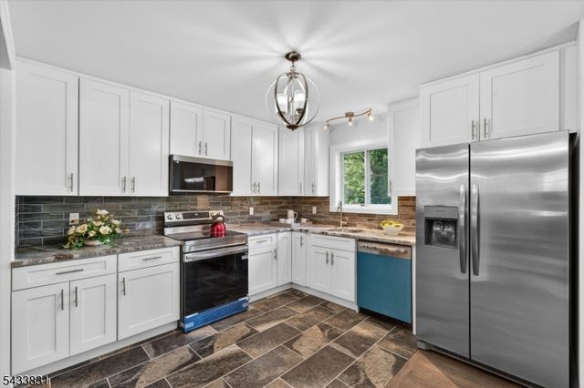 62 Barry Dr, Vernon Twp., NJ 07422