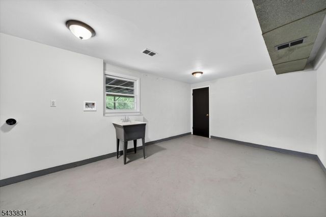 62 Barry Dr, Vernon Twp., NJ 07422