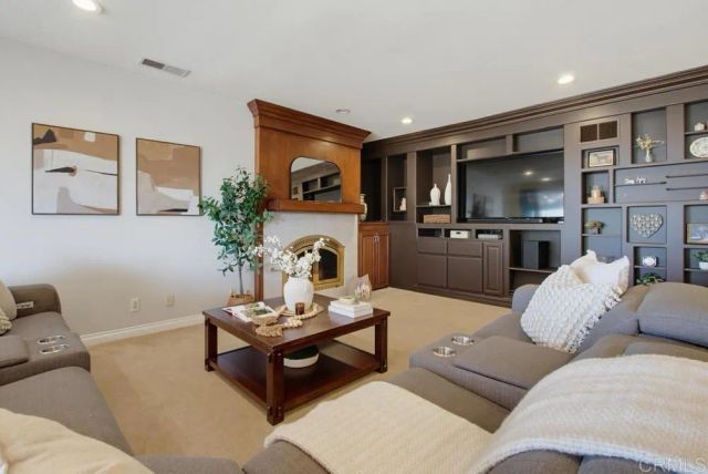 2171 Paseo Grande, El Cajon, CA 92019