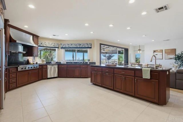 2171 Paseo Grande, El Cajon, CA 92019