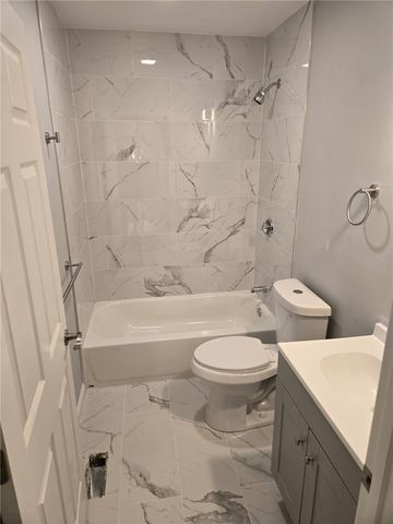 184 Avenue C S6, Woonsocket, RI 02895