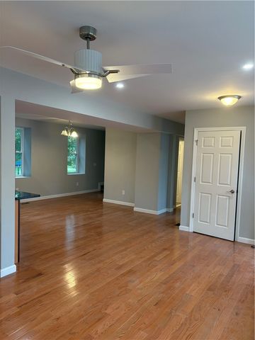 184 Avenue C S6, Woonsocket, RI 02895