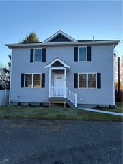 184 Avenue C S6, Woonsocket, RI 02895