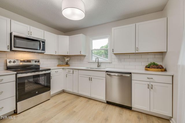 101 Canterbury Lane, Bristol, VA 24201