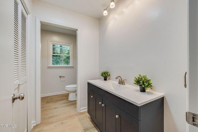 101 Canterbury Lane, Bristol, VA 24201