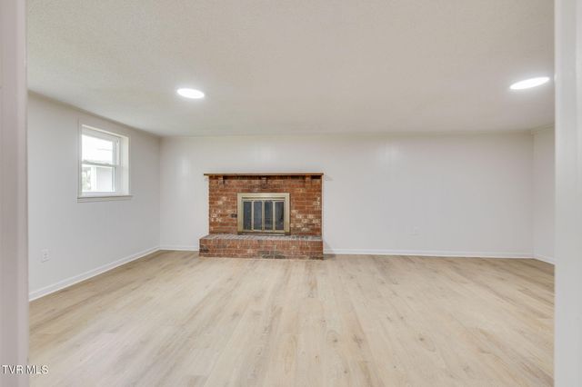 101 Canterbury Lane, Bristol, VA 24201